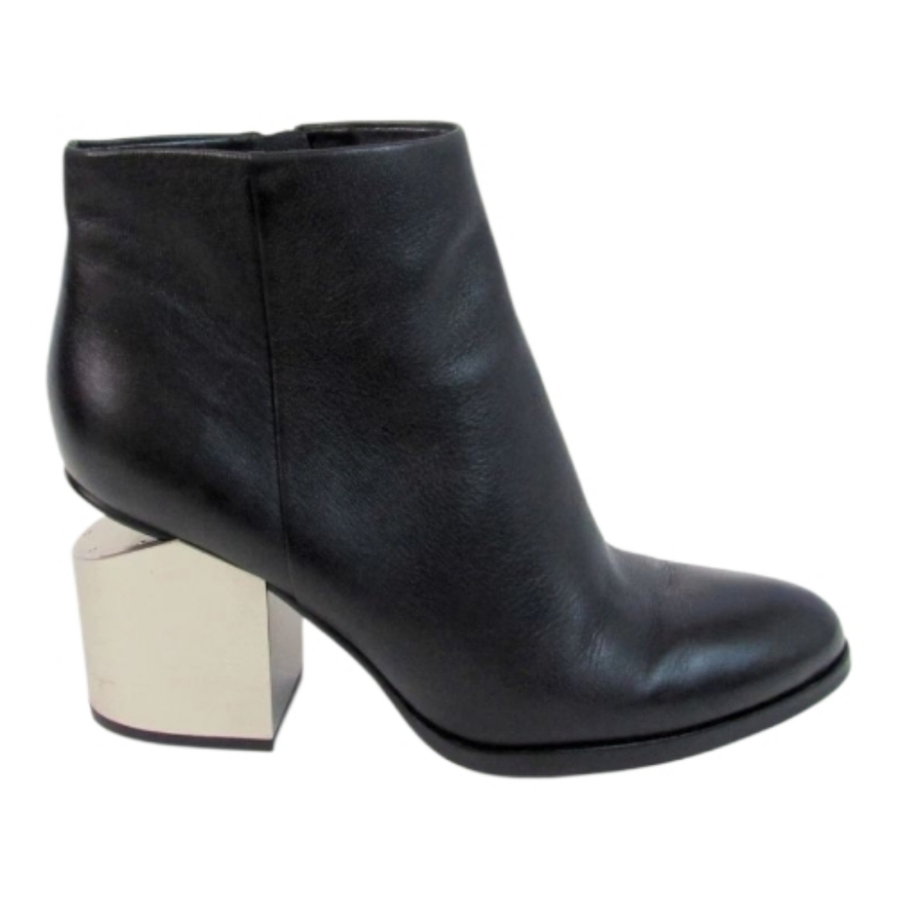 🌟Aldo Black Leather Ankle Boots with Silver Heel